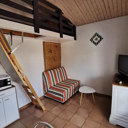 Maisonette Avec Piscine Et Parking, Proche - Fr-1-194-343 *