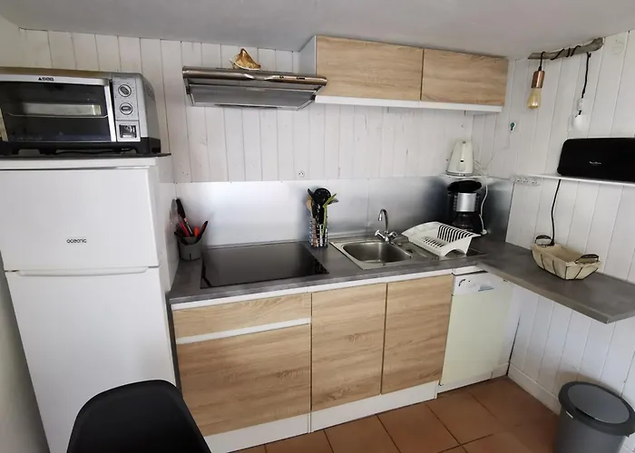 Maisonette Avec Piscine Et Parking, Proche - Fr-1-194-343 度假居