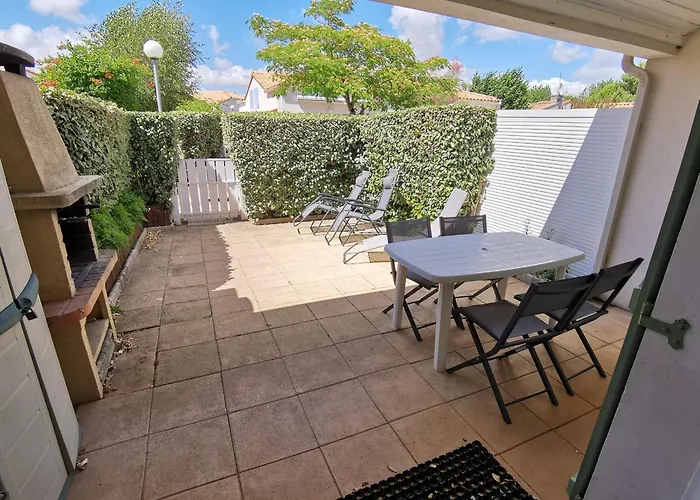 Maisonette Avec Piscine Et Parking, Proche - Fr-1-194-343